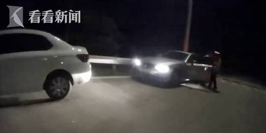 酒駕遇查 男子向交警“訴苦”：代駕嫌遠送半路走了 